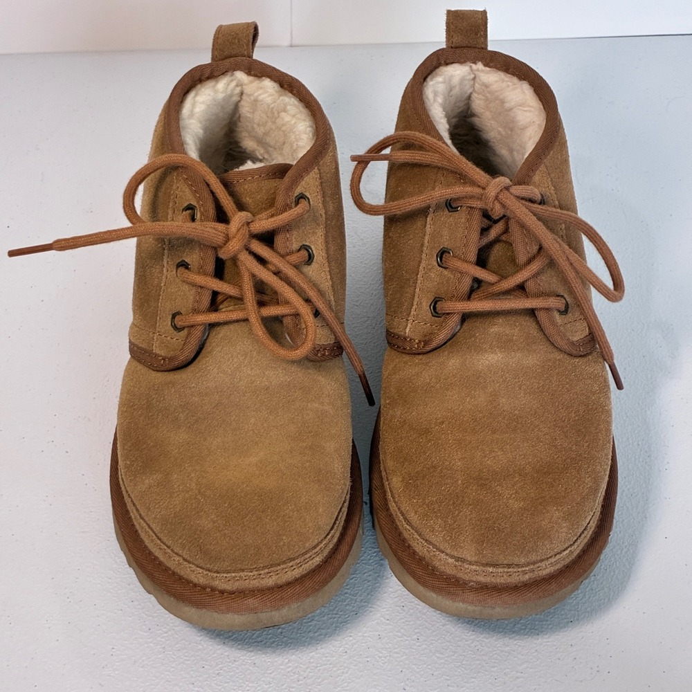 UGG Neumel Boot Women 7 Chestnut Suede Shearling Lined Lace Up Chukka 1094269